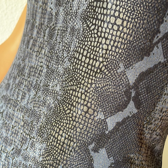 Beautiful Ms. J SNAKE PRINT MAXI DRESS. Size M. Dark blue w/muted gold. EUC - Picture 3 of 8